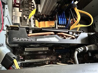 Pc zostava s monitorom a reproduktormi - 4