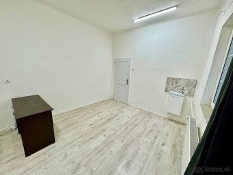 Priestor s umývadlom - 20 m2 - pri Auparku - 4