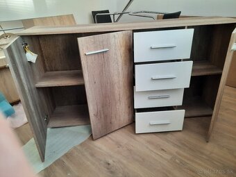 Predám šatníkovú skriňu + komodu. - 4