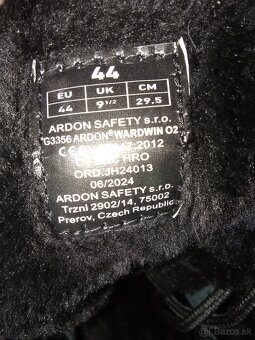 Predám  pracovnú  obuv veľkosť 44 - 4