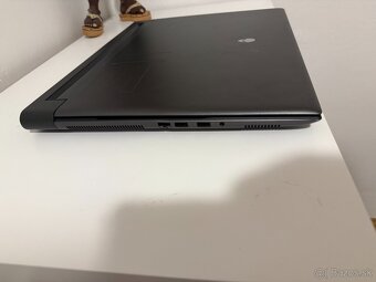 Alienware m18 R1 - 4