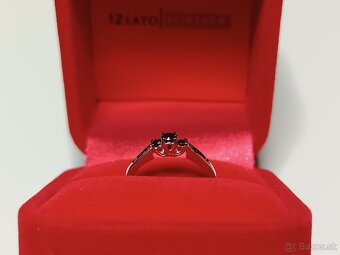 Prsteň z bieleho zlata s čiernymi diamantmi. - 4