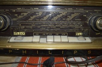 predam velmi pekne starozitne radio PHILIPS - 4