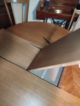 Drevený kruhový rozkladací stôl - 4