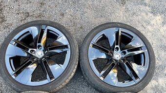 Letná sada 5x112 r19 235/40 superb - 4