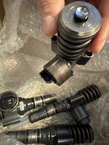 Audi a4 b7 2.0 Disel Vstreky Injektory BOSCH 8414720404 - 4