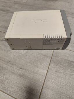 Záložný zdroj APC Back UPS CS 800 - 4
