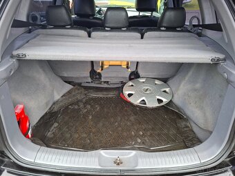 Nissan Almera Tino - 4