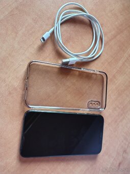 iPhone XS 64 GB – 120 € (dohoda možná)
 - 4