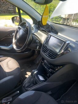 Peugeot 208 - 4