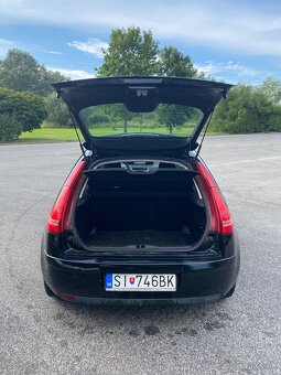 Citroën C4, 1.4 benzín, r.v. 2009 – 96 000 km – 1 200 € - 4