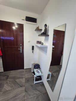 EXKLUZÍVNY 3-IZBOVÝ BYT S KOMPLETNÝM ZARIADENÍM A SMART TECH - 4