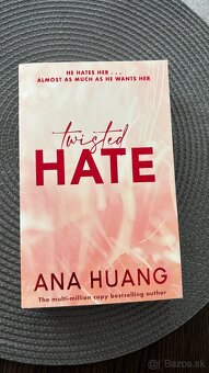 Knihy v anglickom jazyku (Ana Huang) - 4