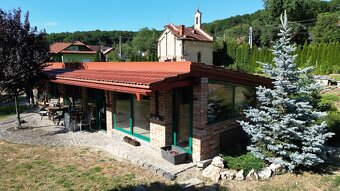 Veľký stavebný pozemok s domom, záhradným domom a kaplnkou - 4