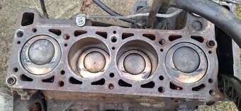 predam polomotor lada niva 1.7i - 4