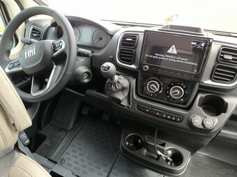 nový karavan Etrusco T 6900 SB 5-miestny - 4