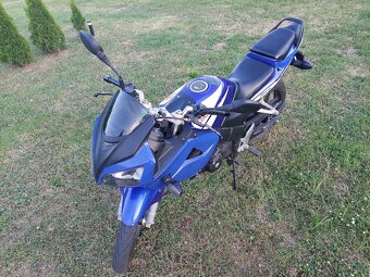 Honda 125 CBR - 4