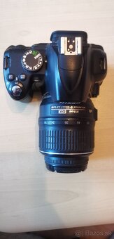 Nikon D3000 + Nikkor AF-S 18-55 VR - 4