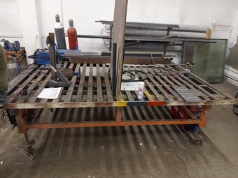 Zvaracsky stol a regal - 4