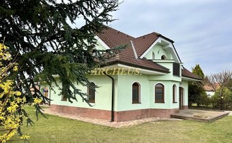 VIDEOOBHLIADKA Samostatný rodinný dom s dvojgarážou - 4