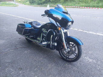 2018 Harley-Davidson Street Glide 115th Anniversary - 4