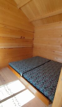 Ponúkam na predaj stavebný pozemok s chatou . - 4