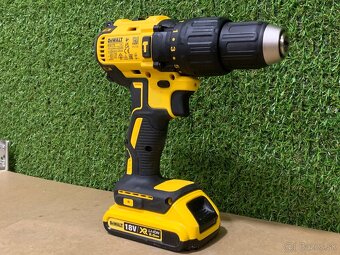 Dewalt Aku príklepová vŕtačka DCD778 - 4