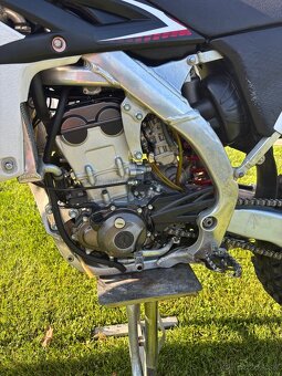 Yamaha yzf 250 - 4