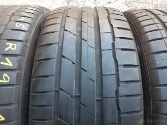 255/45 R19  -letné - 4