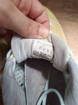 Halovky adidas by Stella McCartney Barricade velkost 38 2/3 - 4