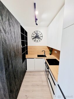 PREDÁM VEĽKÝ 2 IZB. TEHLOVÝ BYT S BALKÓNOM PRI CENTRE MESTA - 4