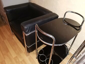 Predám ikonické kreslo a sedačku LE CORBUSIER LC2 - 4