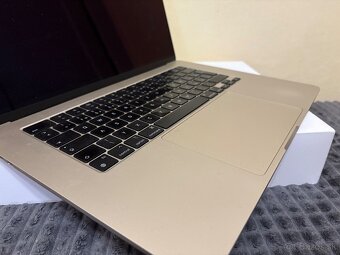 MacBook Air 15 M2 8/256GB 95% batéria - 4