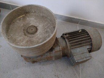 Elektromotor s prevodovkou 2 - 4