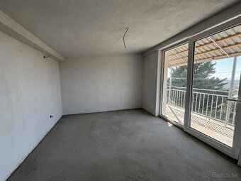 Predáme pekný zrekonštruovaný byt 2+2 s parkovaním NR - 4