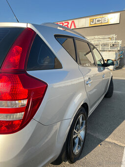 Predám KIA Ceed SW 1.6 CRDi (85 kW) Combi - 4