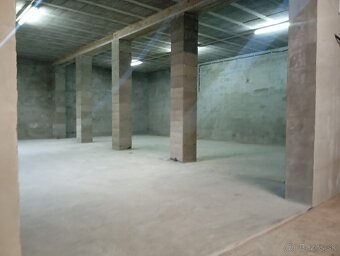 Obytný dom, sklady, kancelária - 4