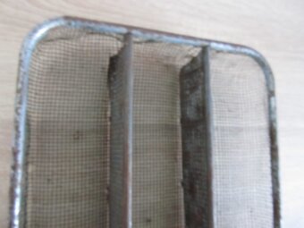 Predám starožitný kovový príborník. - 4