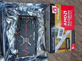 AMD RADEON RX7600 8GB - 4