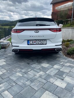 Kia proceed gt - 4