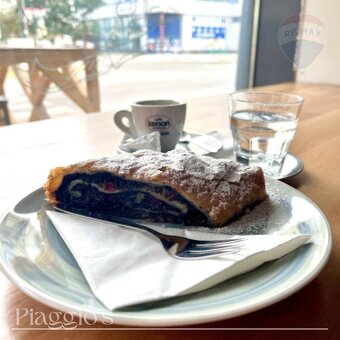 Na predaj: Štýlová kaviareň/bistro Piaggio’s – Bratislava – - 4