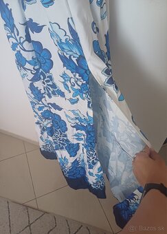 Dámske šaty s výstrihom do V - 4