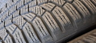 Predám 4ks slušné zimné 205/55r17-91H Hankook - 4