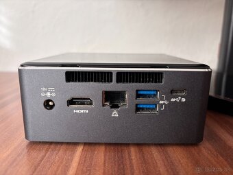 počítačová zostava s 24" monitorom - 4