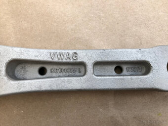 Reakčná vzpera-silentblok motora 1,9 TdiPD/1K0 199 855 L . - 4