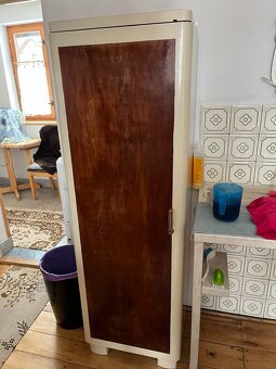 Starožitný kredenc - 4