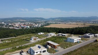 Stavebný pozemok Nová Dubnica s najkrajším výhľadom-VIDEO - 4