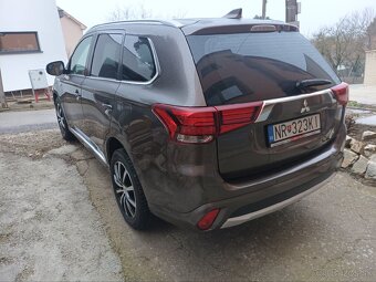 Mitsubishi Outlander 2,0 L PHEV - 4