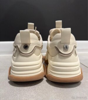 Steve Madden 37 - 4