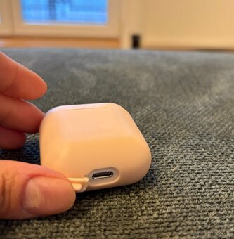 AirPods (2. generácie) - 4